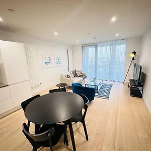 Spacious Modern 1 Bed Apartment. Apartment