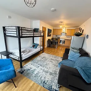 1 Stop To Bridge Apartment